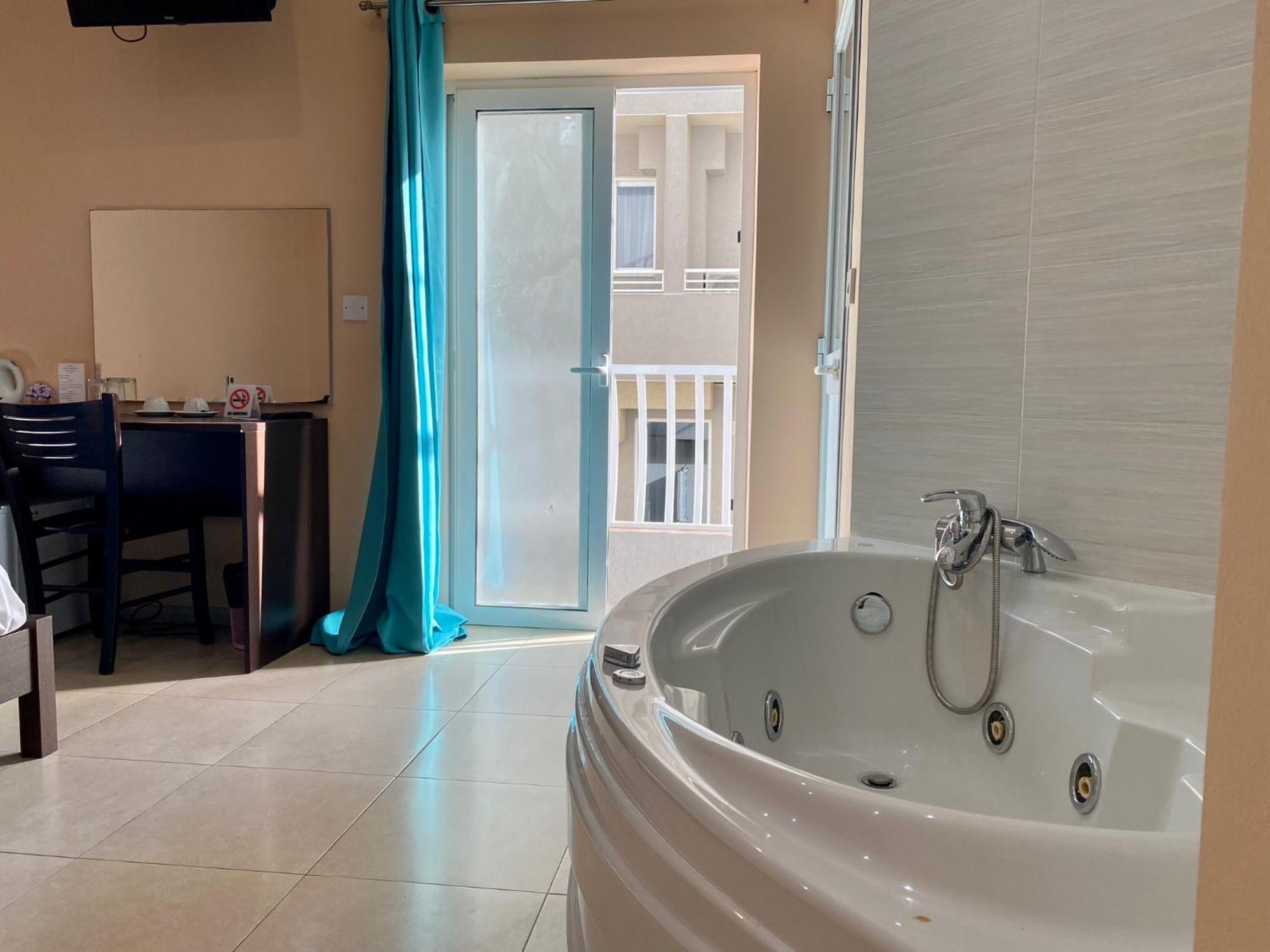سانت جوليان Malta Paradise Hotel المظهر الخارجي الصورة